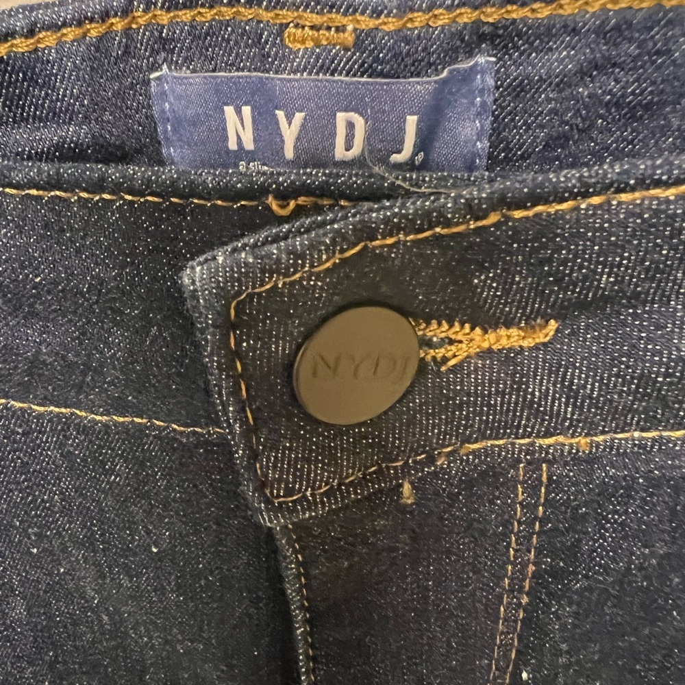 NYDJ SKINNY DARK WASH JEANS. Size 6
29” INSEAM. 32” WAIST. NWT - Picture 2 of 9